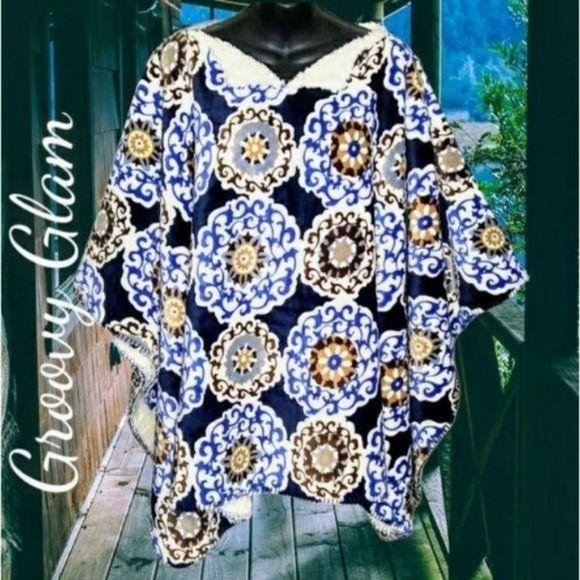 GROOVY GLAM Blue Mandala Velvety Plush Sherpa Poncho